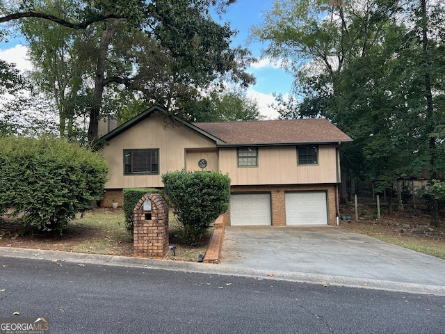 view of front facade featuring a garage