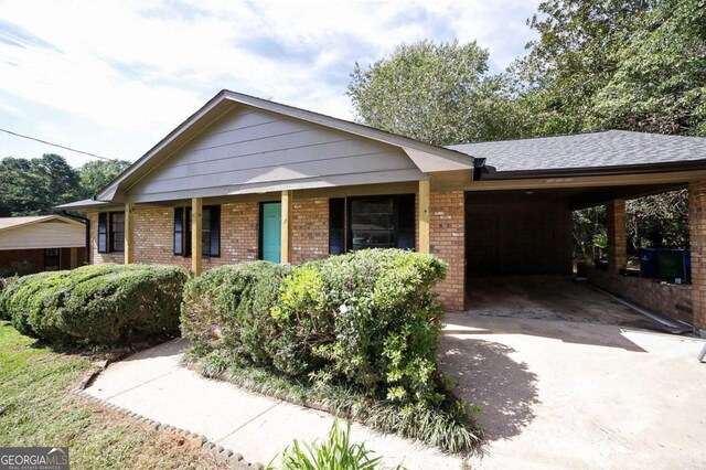 single story home featuring a carport