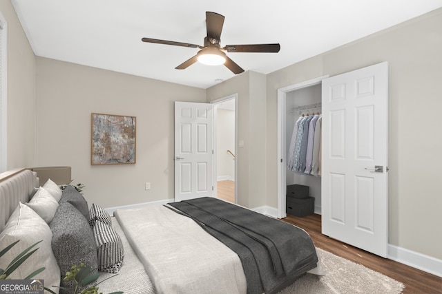 bedroom with hardwood / wood-style flooring, ceiling fan, and a closet