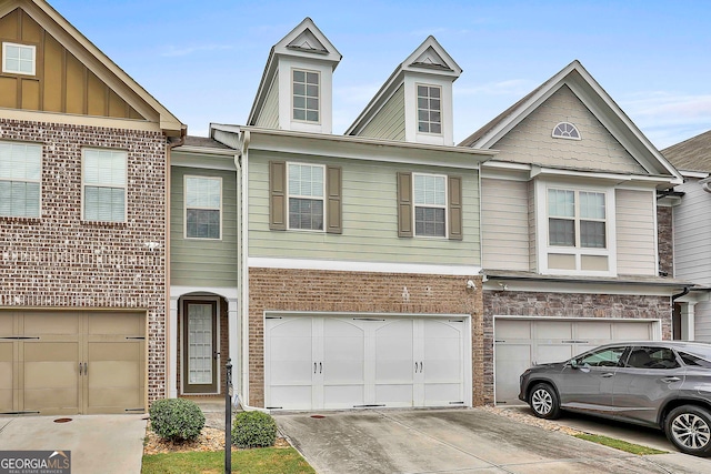 townhome / multi-family property featuring a garage