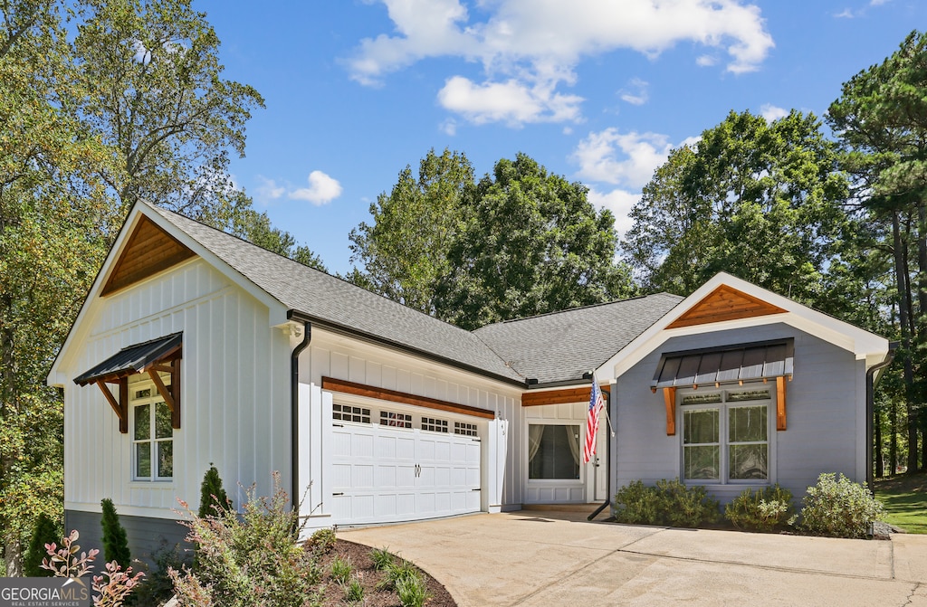 view of front of house featuring a garage