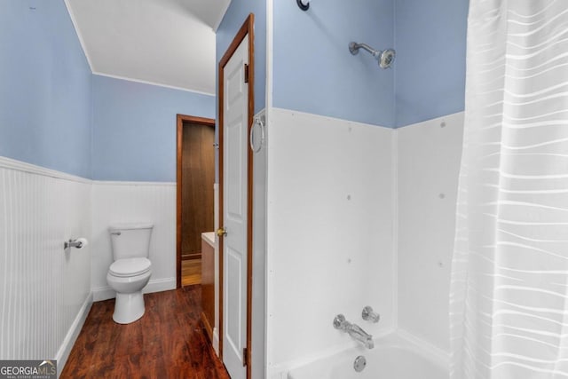 bathroom featuring shower / bath combo with shower curtain, wood-type flooring, and toilet