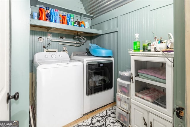 laundry room featuring washer and clothes dryer