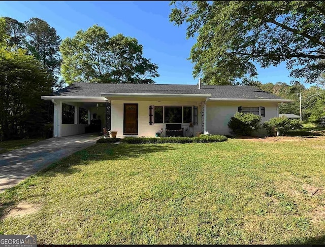 single story home featuring a carport and a front lawn