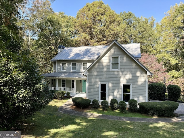 view of front of house featuring a porch and a front lawn