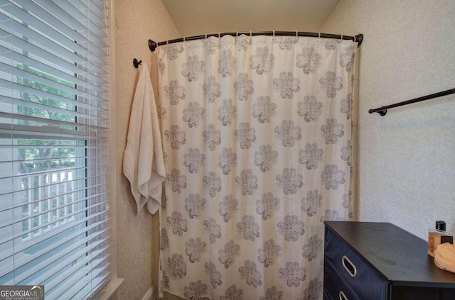 231 Parkview Dr, Cartersville, GA 30120 - bathroom featuring a shower with curtain
