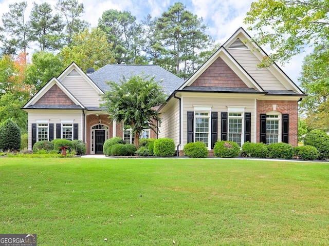 craftsman house featuring a front yard