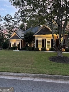 view of front of house featuring a front yard