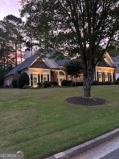 view of front of property with a yard