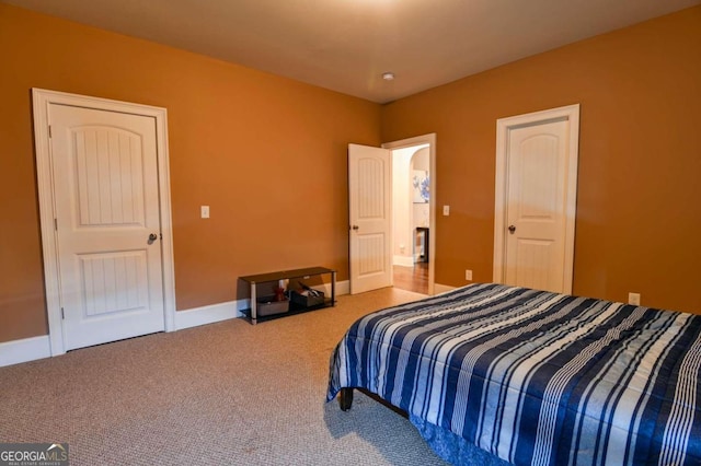 bedroom with carpet flooring