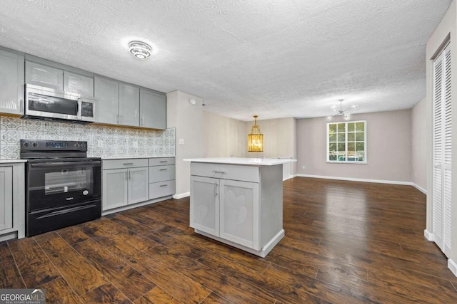 kitchen featuring a textured ceiling, black range with electric cooktop, dark hardwood / wood-style floors, and gray cabinets