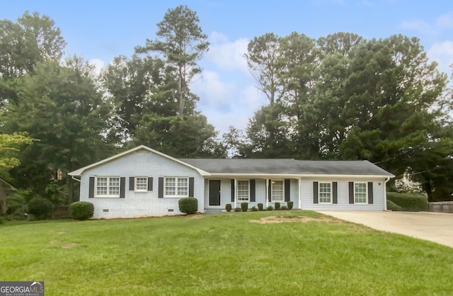 720 Smithstone Rd SE, Marietta, GA 30067 - ranch-style home with a front yard and driveway