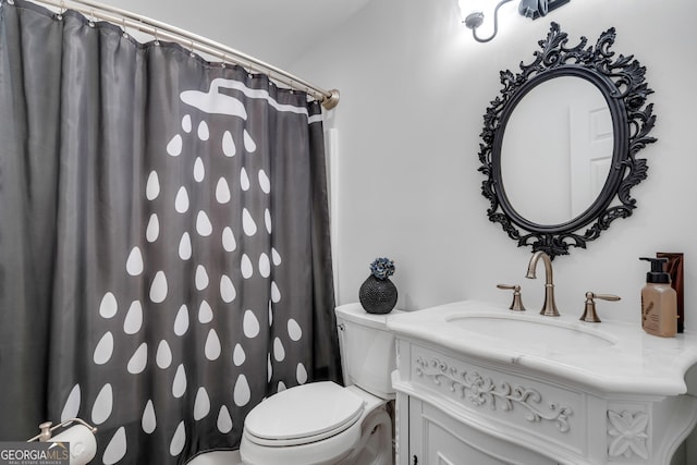 full bath with a shower with shower curtain, vanity, and toilet