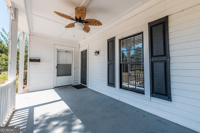 view of patio / terrace with a porch and ceiling fan