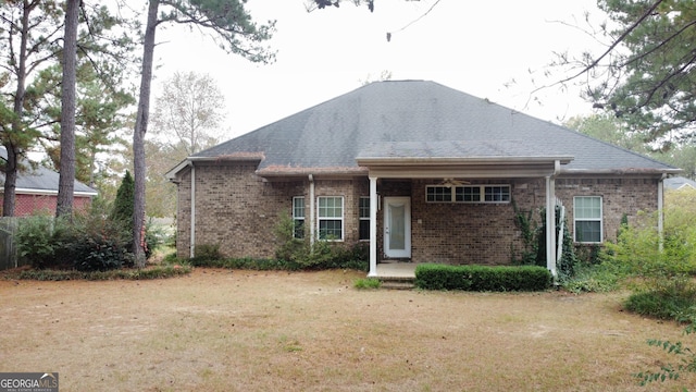 view of front of house with a front lawn