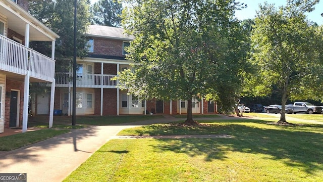 view of community featuring a yard