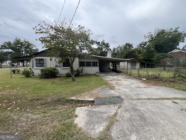 view of front facade featuring a carport and a front yard