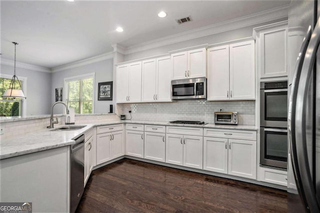 kitchen featuring visible vents, white cabinets, a sink, dark wood finished floors, and stainless steel appliances