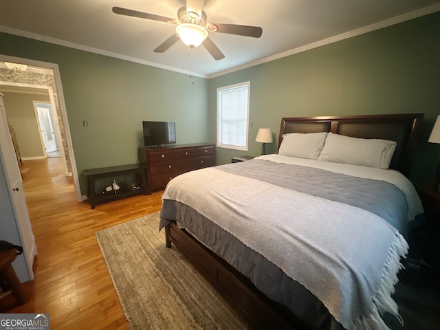 bedroom featuring crown molding, ceiling fan, and light wood-type flooring