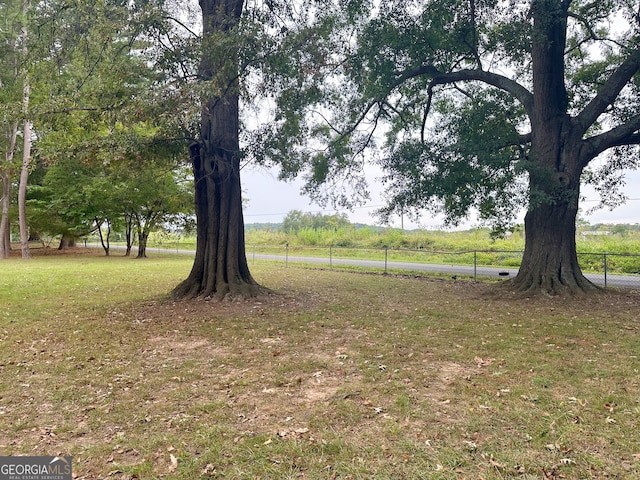 view of yard featuring a rural view