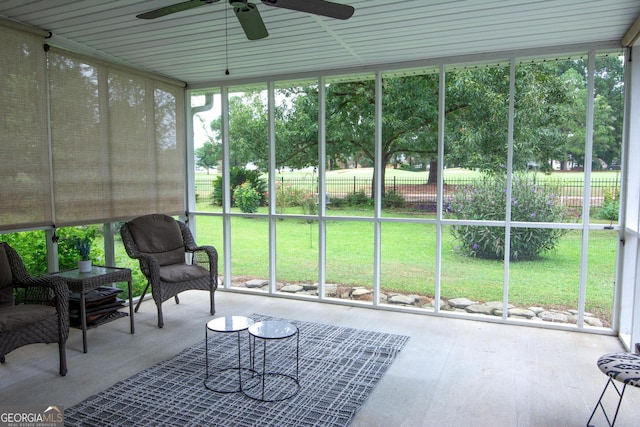 sunroom / solarium with a ceiling fan