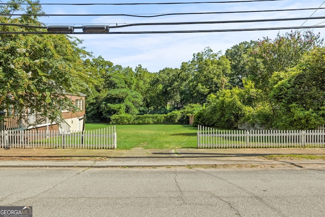 view of front facade with a front lawn