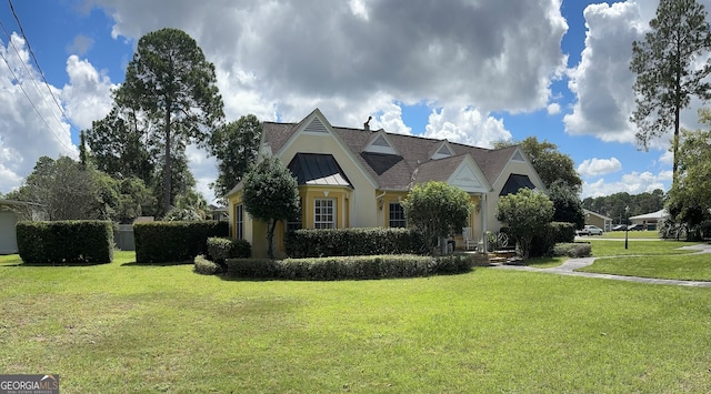 view of front facade featuring a front yard