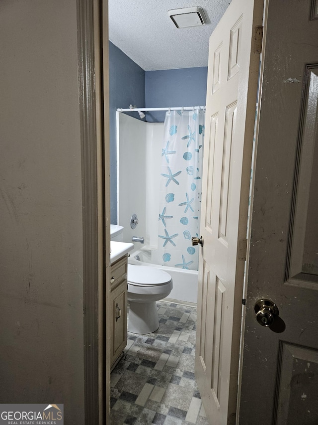 full bathroom featuring a textured ceiling, toilet, vanity, and shower / tub combo