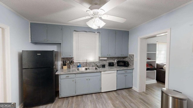 kitchen with black appliances, ornamental molding, sink, ceiling fan, and light wood-type flooring