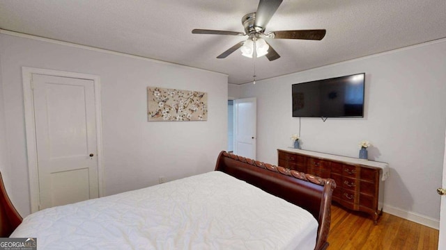 bedroom featuring a textured ceiling, ceiling fan, and hardwood / wood-style flooring