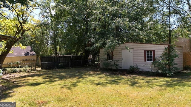 view of yard featuring a storage unit