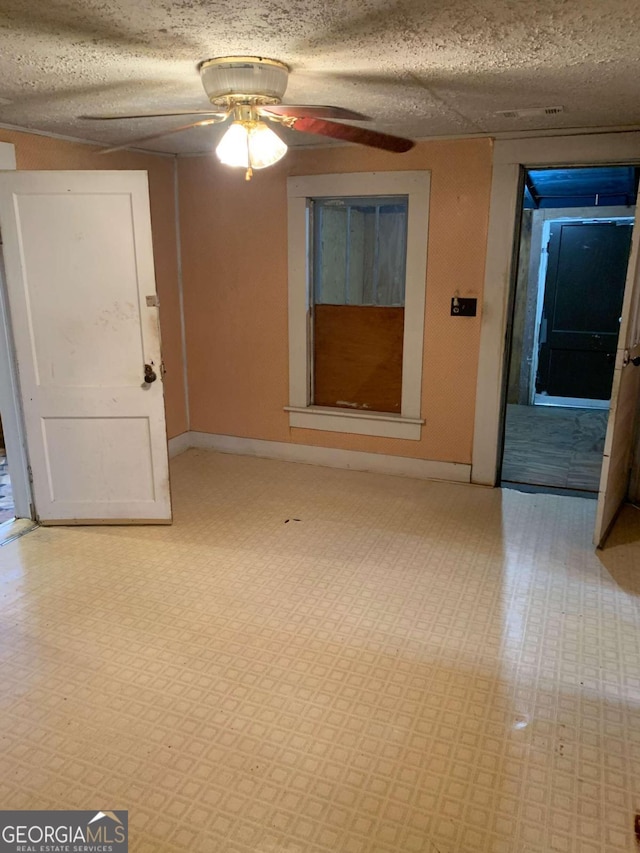 empty room with ceiling fan