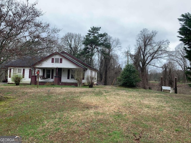 view of front of property with a porch and a front lawn