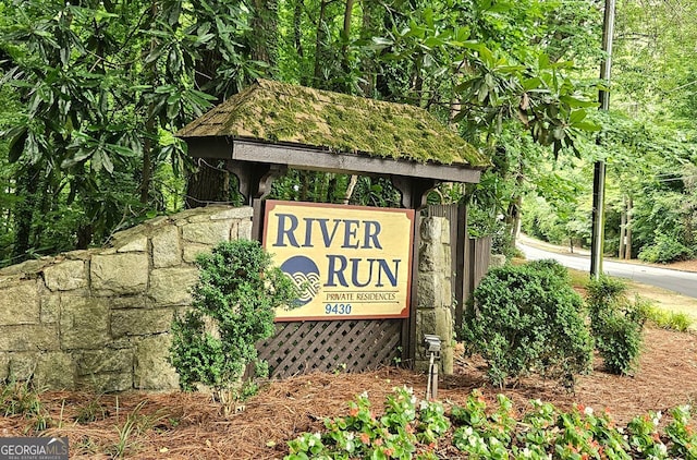 view of community / neighborhood sign