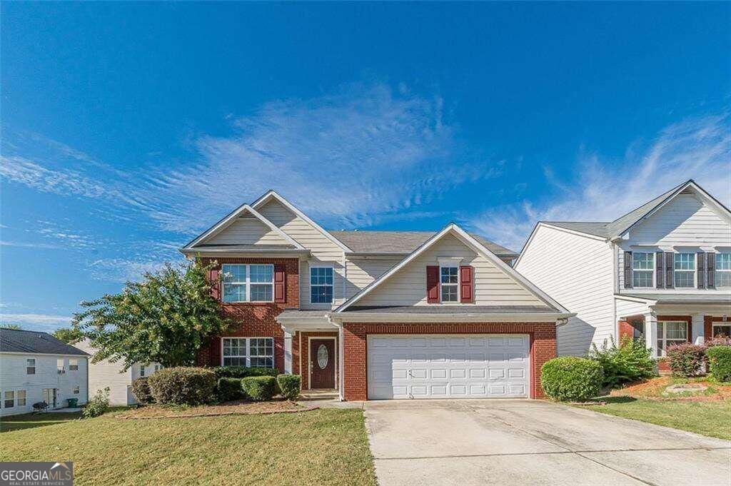 view of front of house with a garage and a front yard