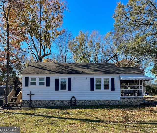 ranch-style home with a front lawn