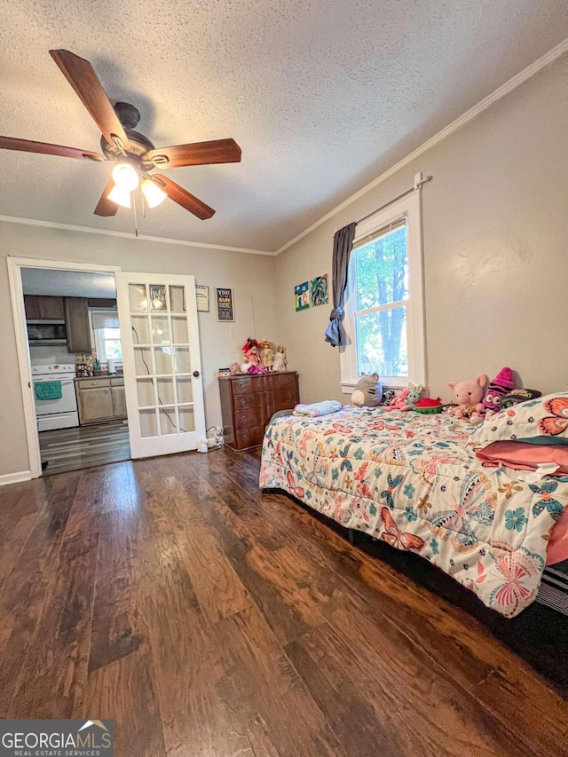 bedroom with ceiling fan, dark wood-type flooring, a textured ceiling, and ornamental molding