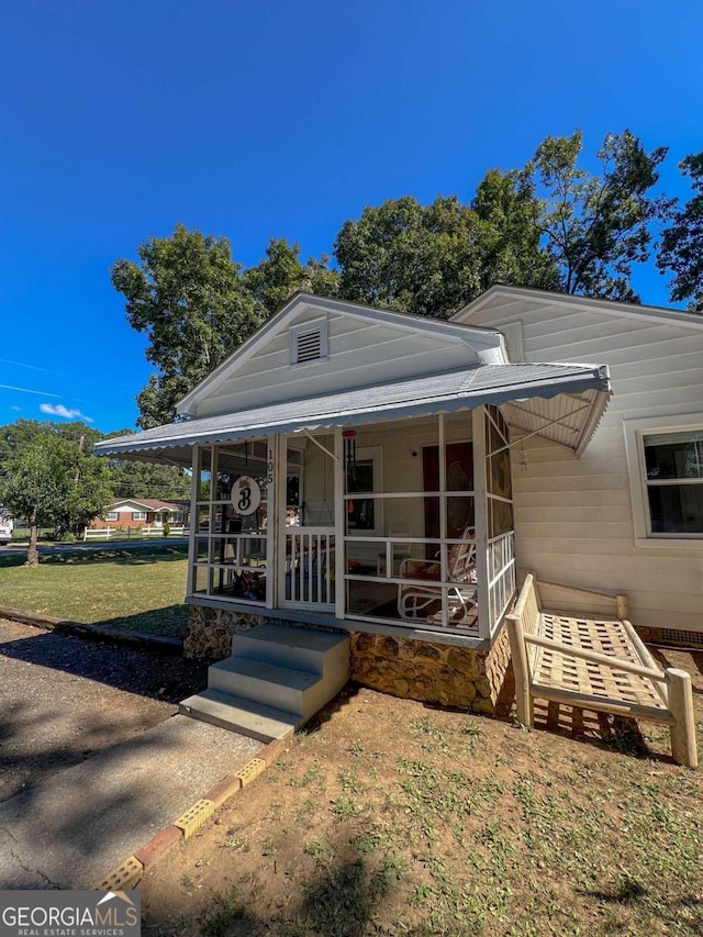 view of front of property with a front lawn and a porch