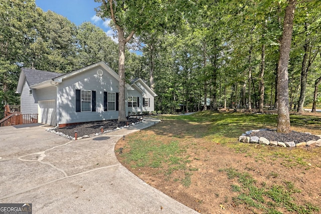 view of front of property featuring a garage and a front yard