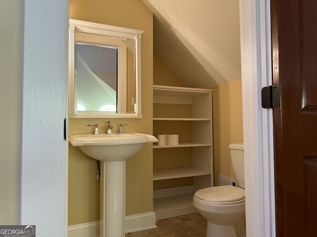 490 Hill St SE, Atlanta, GA 30312 - bathroom with toilet and vaulted ceiling