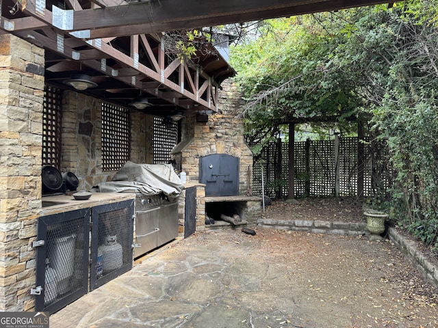 490 Hill St SE, Atlanta, GA 30312 - view of patio featuring an outdoor kitchen
