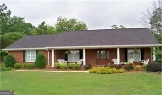 ranch-style home featuring a front yard