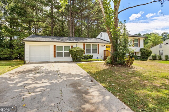 view of front of house with a front lawn