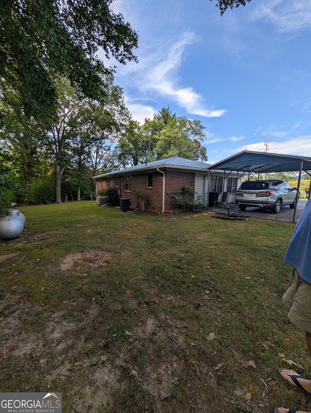 view of yard with a carport