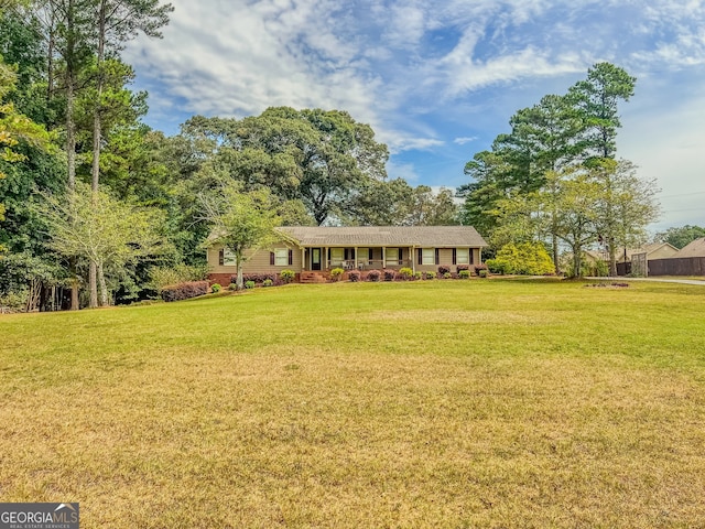 view of front of home featuring a front lawn