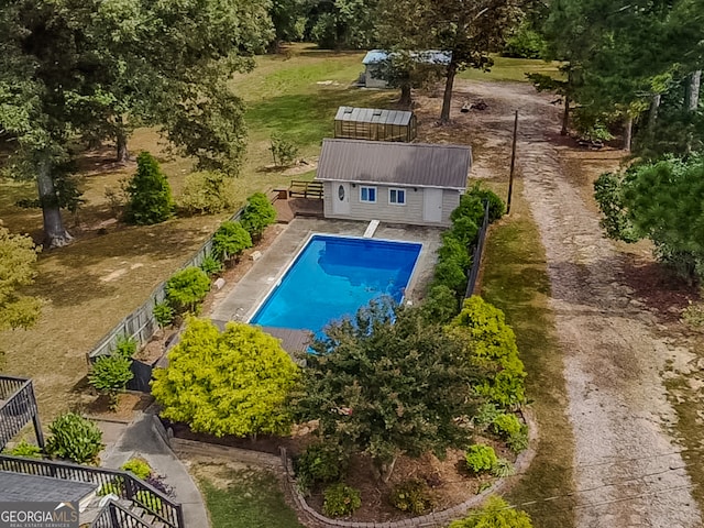 view of swimming pool