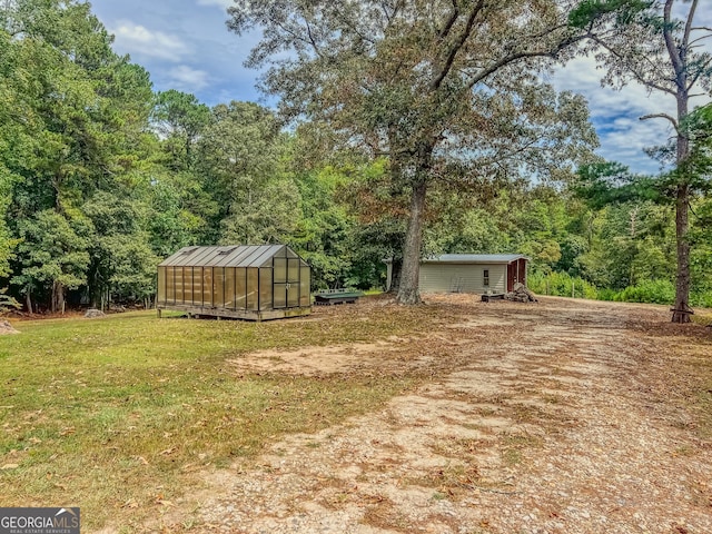 view of yard with a storage shed