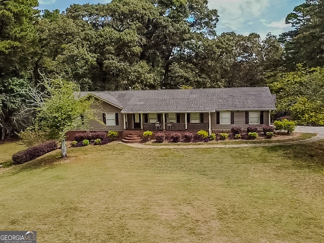 single story home featuring a front yard