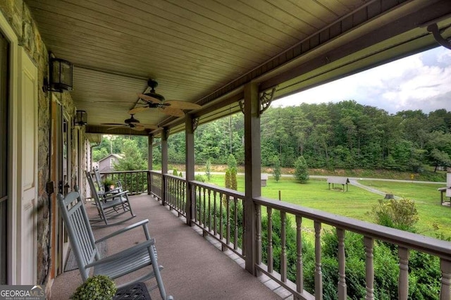 view of patio featuring covered porch and ceiling fan