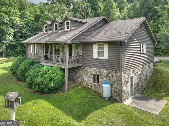 view of front of house with a front yard